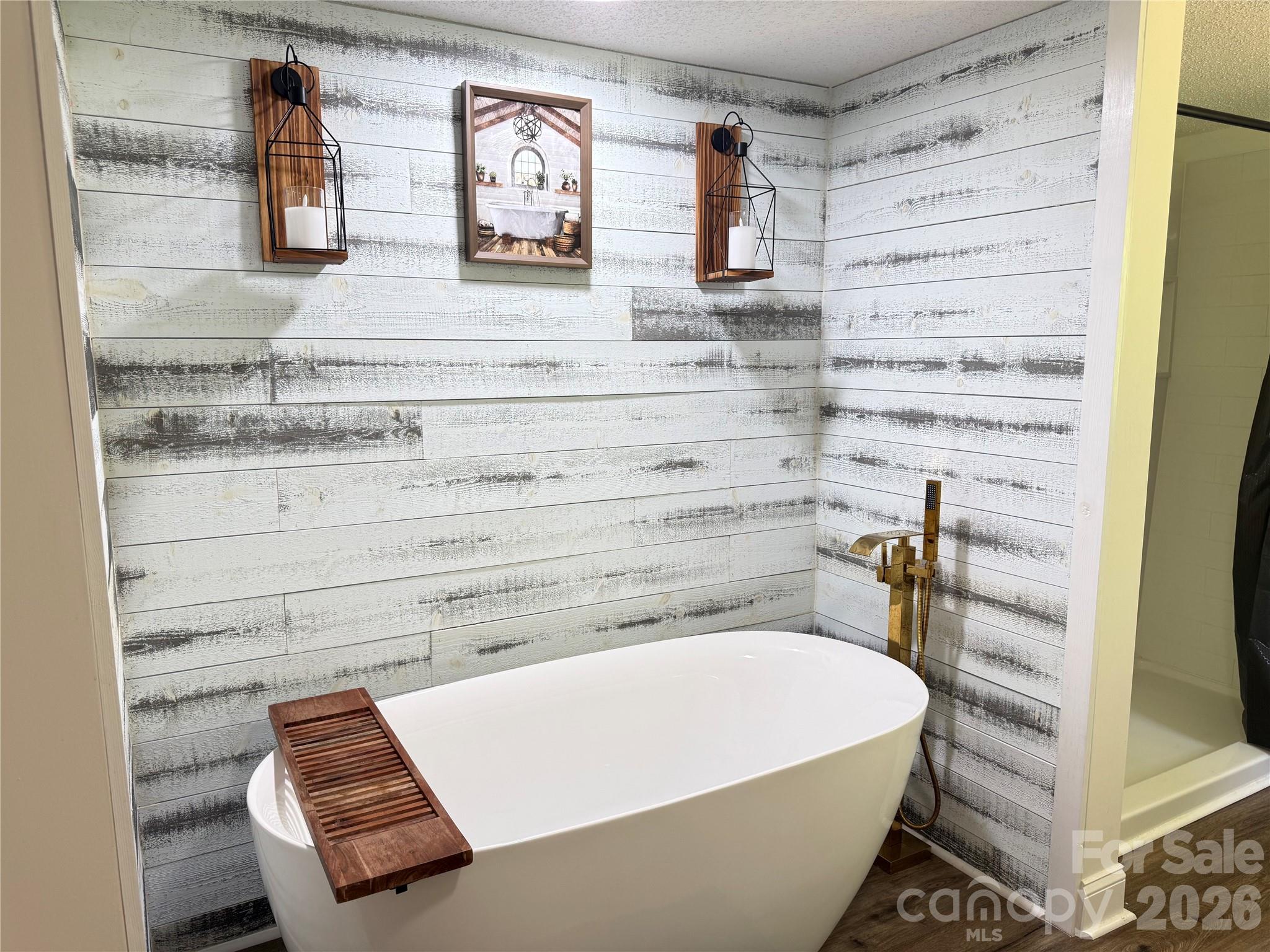 Soaking Tub - 1442 Lee Pearson Road, Lenoir