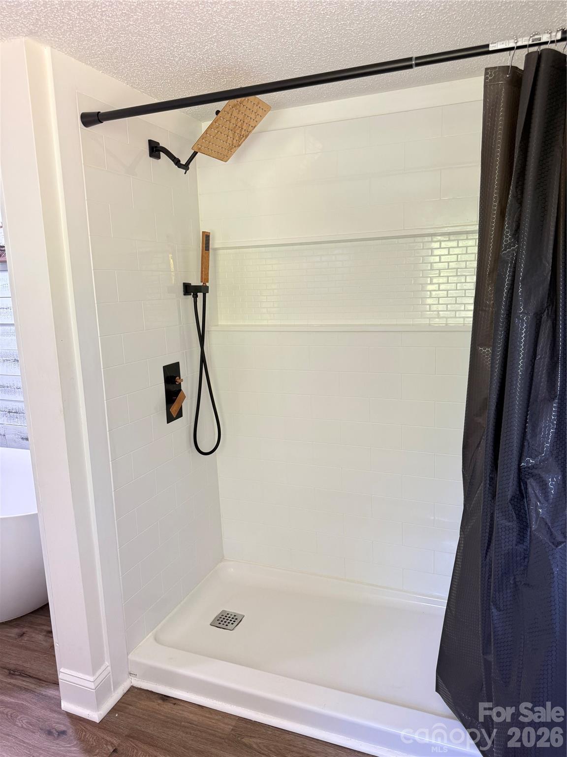 Hall Bath Shower - 1442 Lee Pearson Road, Lenoir