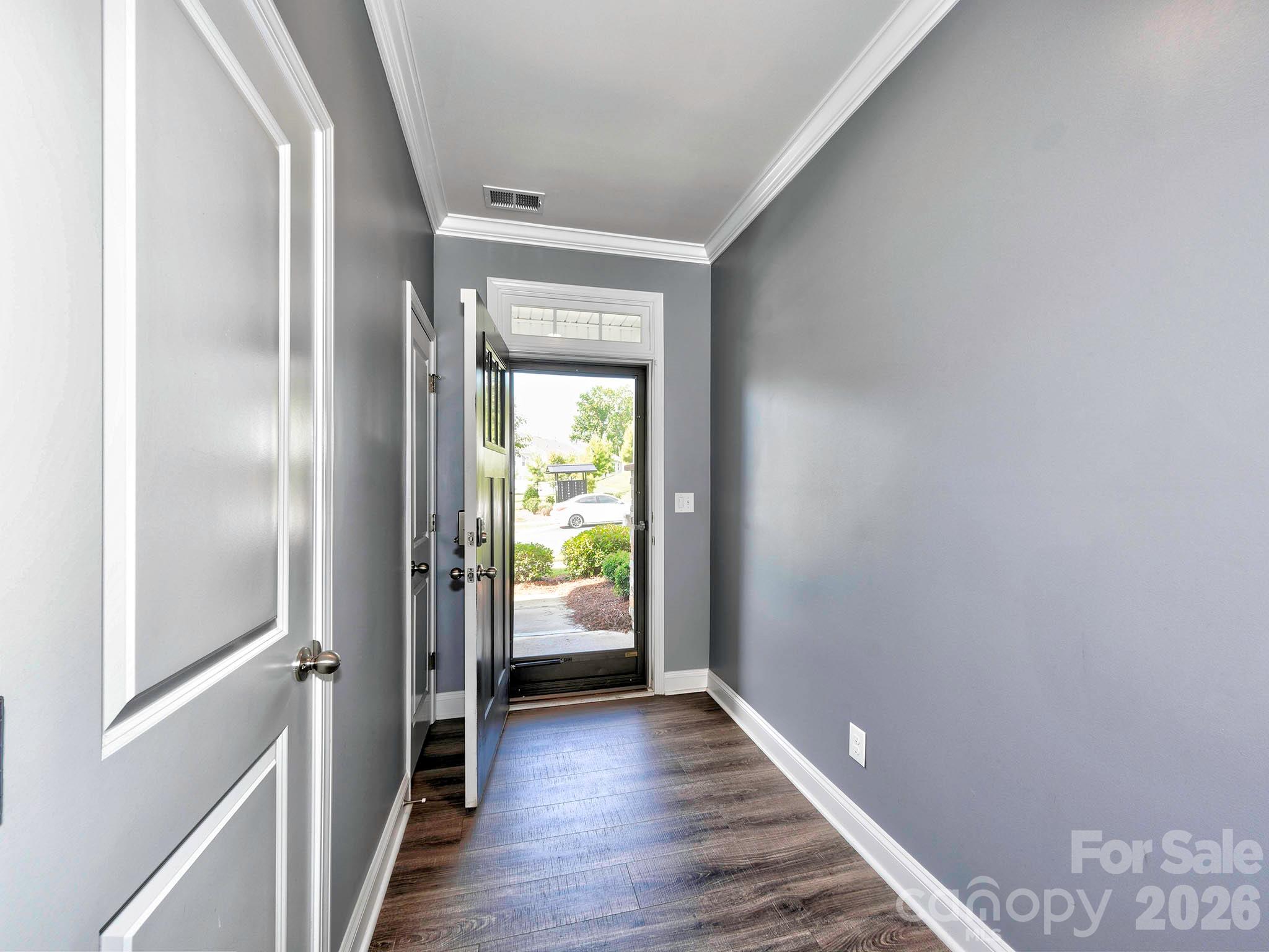 Come in! - 915 Emma Kate Court, Lake Wylie
