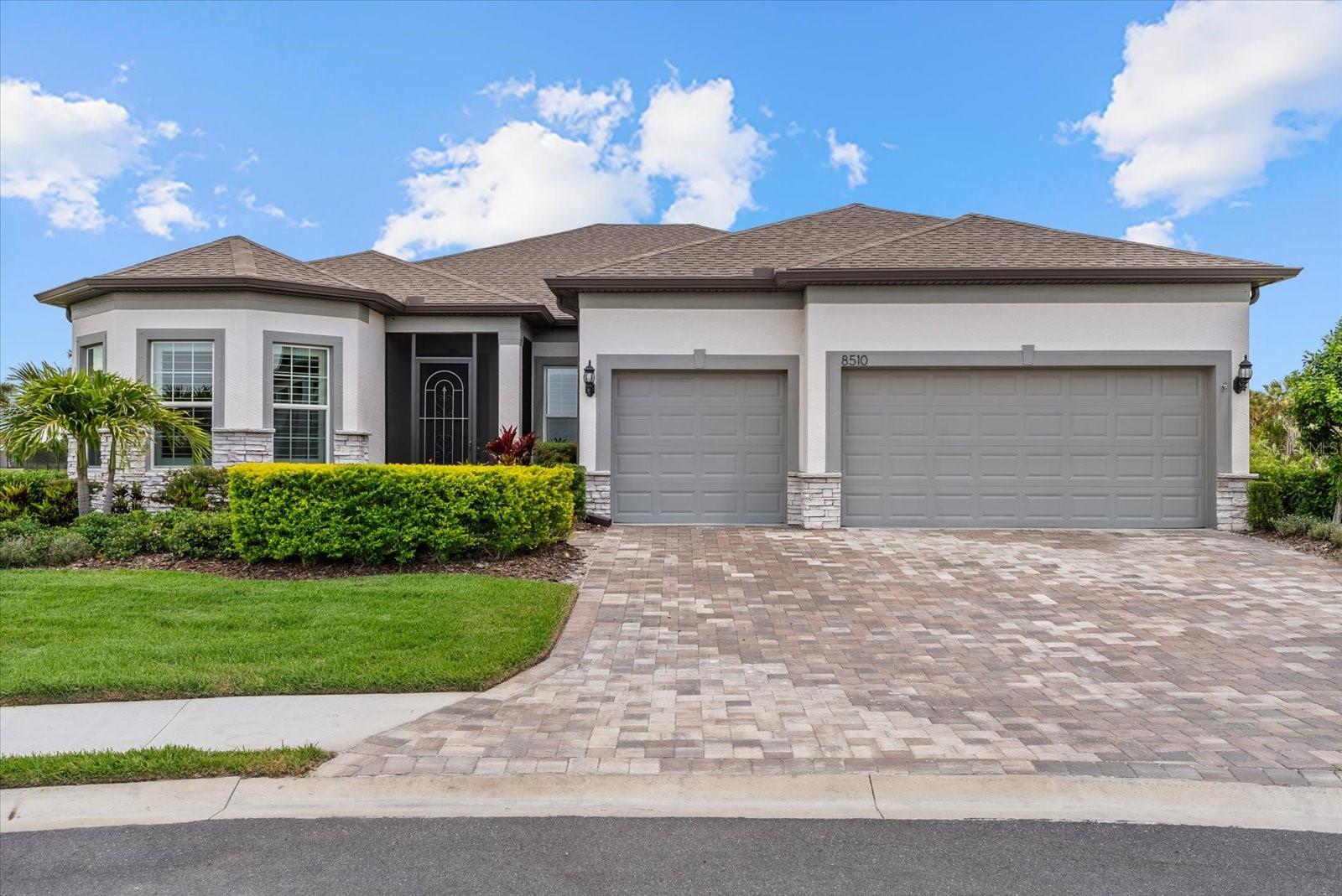 8510 COASTAL PALMS GLN