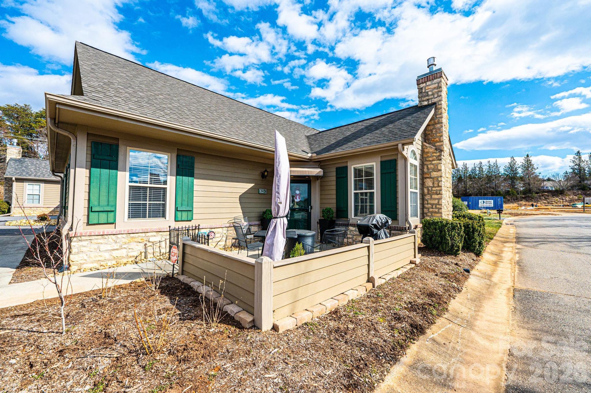 Townhouse at 823 Wynnshire Drive, Hickory, photo 2 of 36