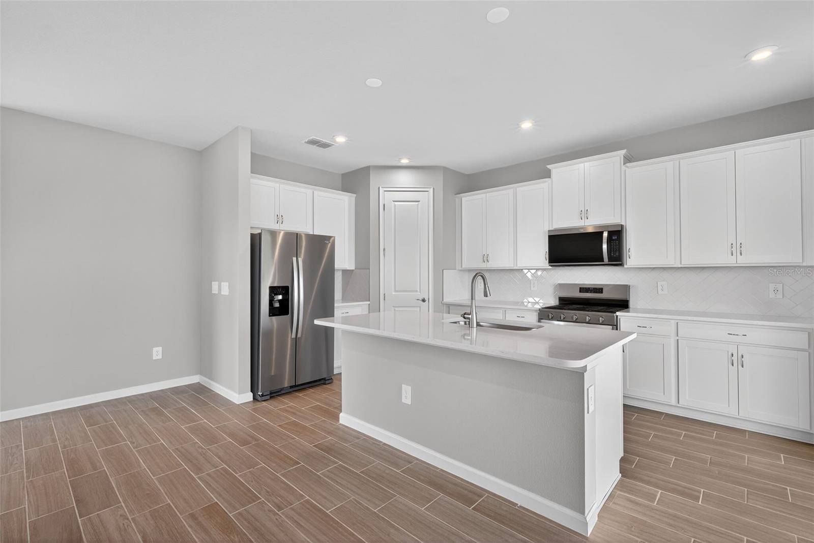 kitchen - 13018 SUNSEED ST, PARRISH