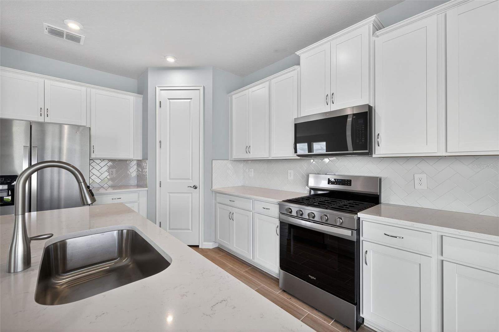 kitchen - 13018 SUNSEED ST, PARRISH