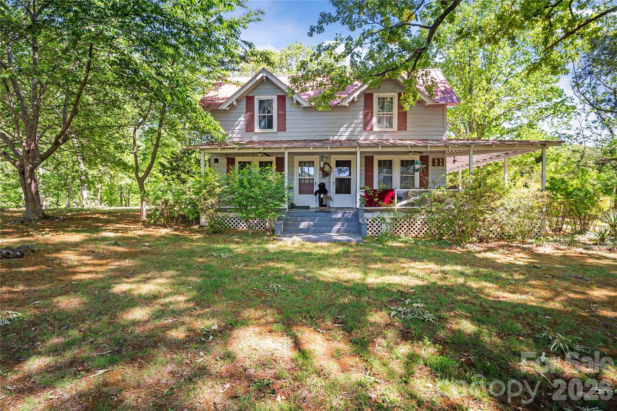 Single Family Residence at 283 Constant Lane, Columbus, photo 2 of 48