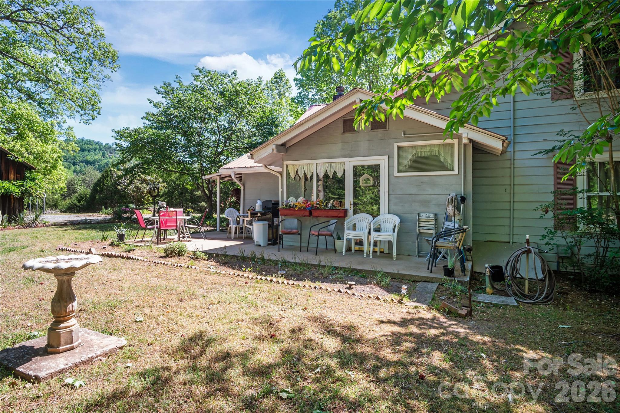 Single Family Residence at 283 Constant Lane, Columbus, photo 5 of 48