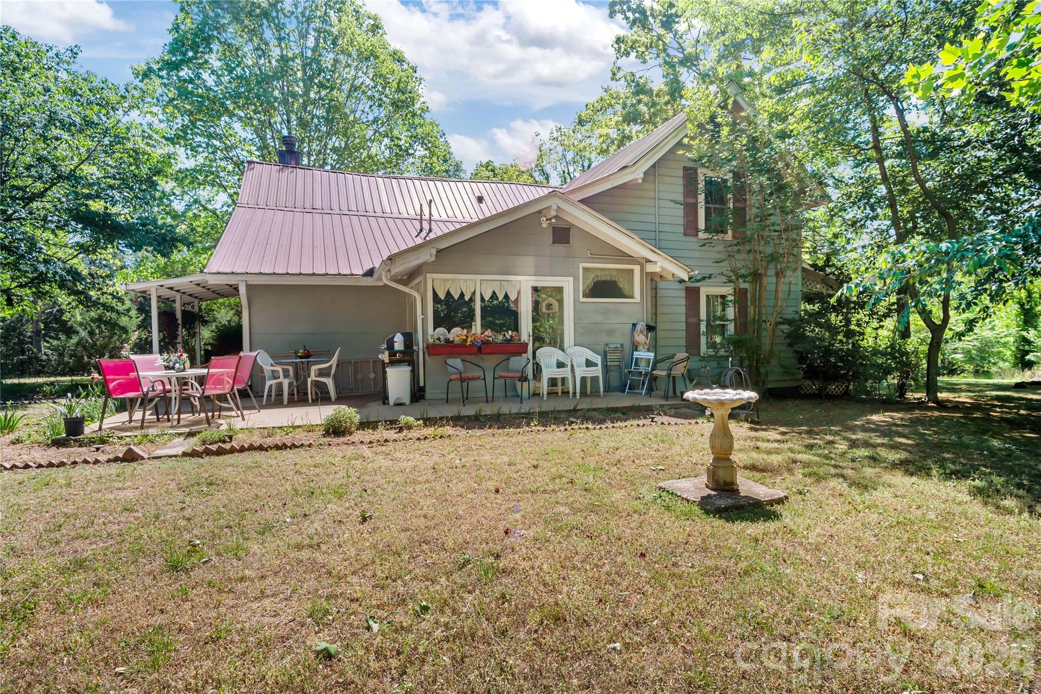 Single Family Residence at 283 Constant Lane, Columbus, photo 6 of 48