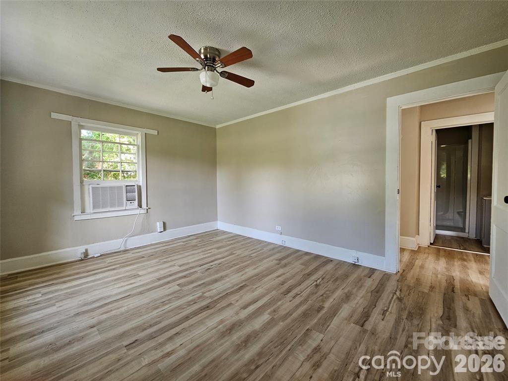 Triplex at 930 S Miller Street, Gastonia, photo 4 of 24