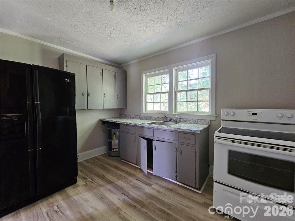 Triplex at 930 S Miller Street, Gastonia, photo 5 of 24