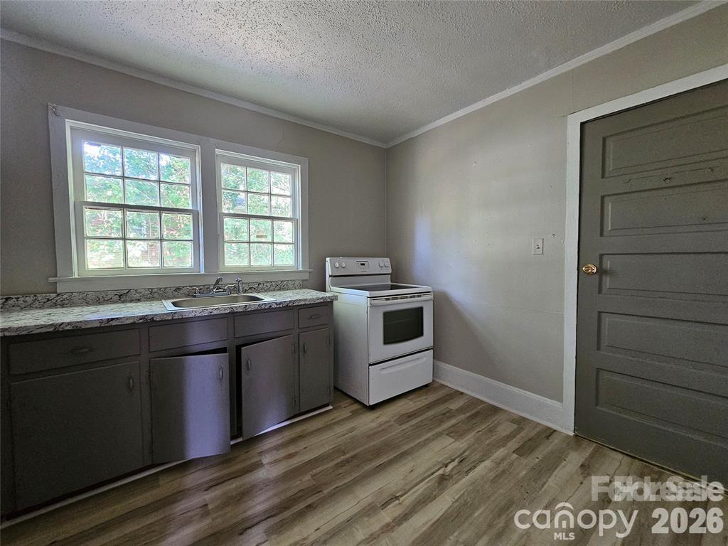Triplex at 930 S Miller Street, Gastonia, photo 6 of 24