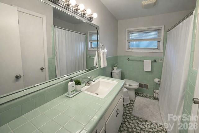 Triplex at 911 Hickory Grove Road, Gastonia, photo 6 of 30