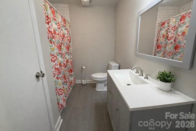 Triplex at 911 Hickory Grove Road, Gastonia, photo 14 of 30