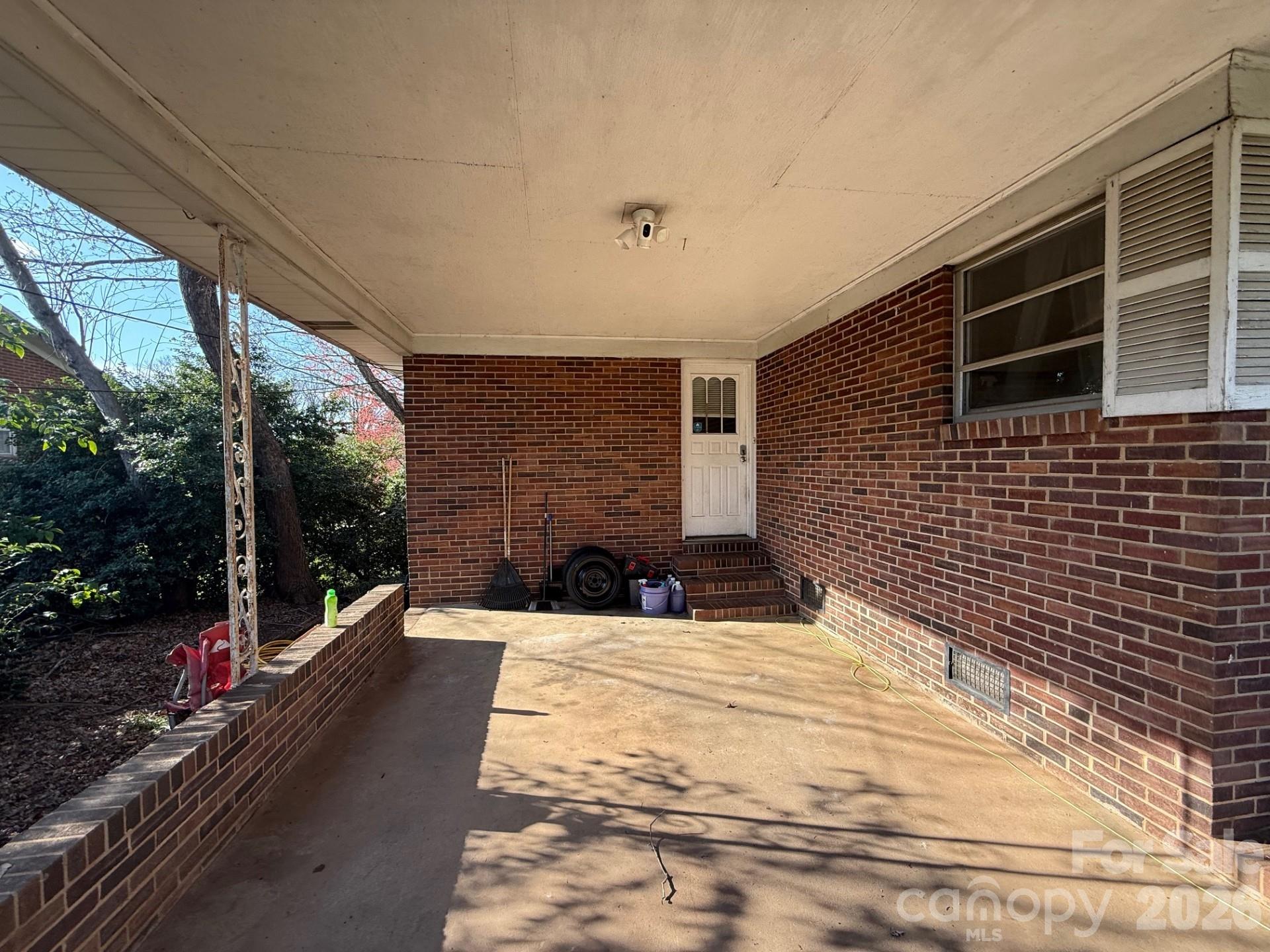 Triplex at 911 Hickory Grove Road, Gastonia, photo 17 of 30