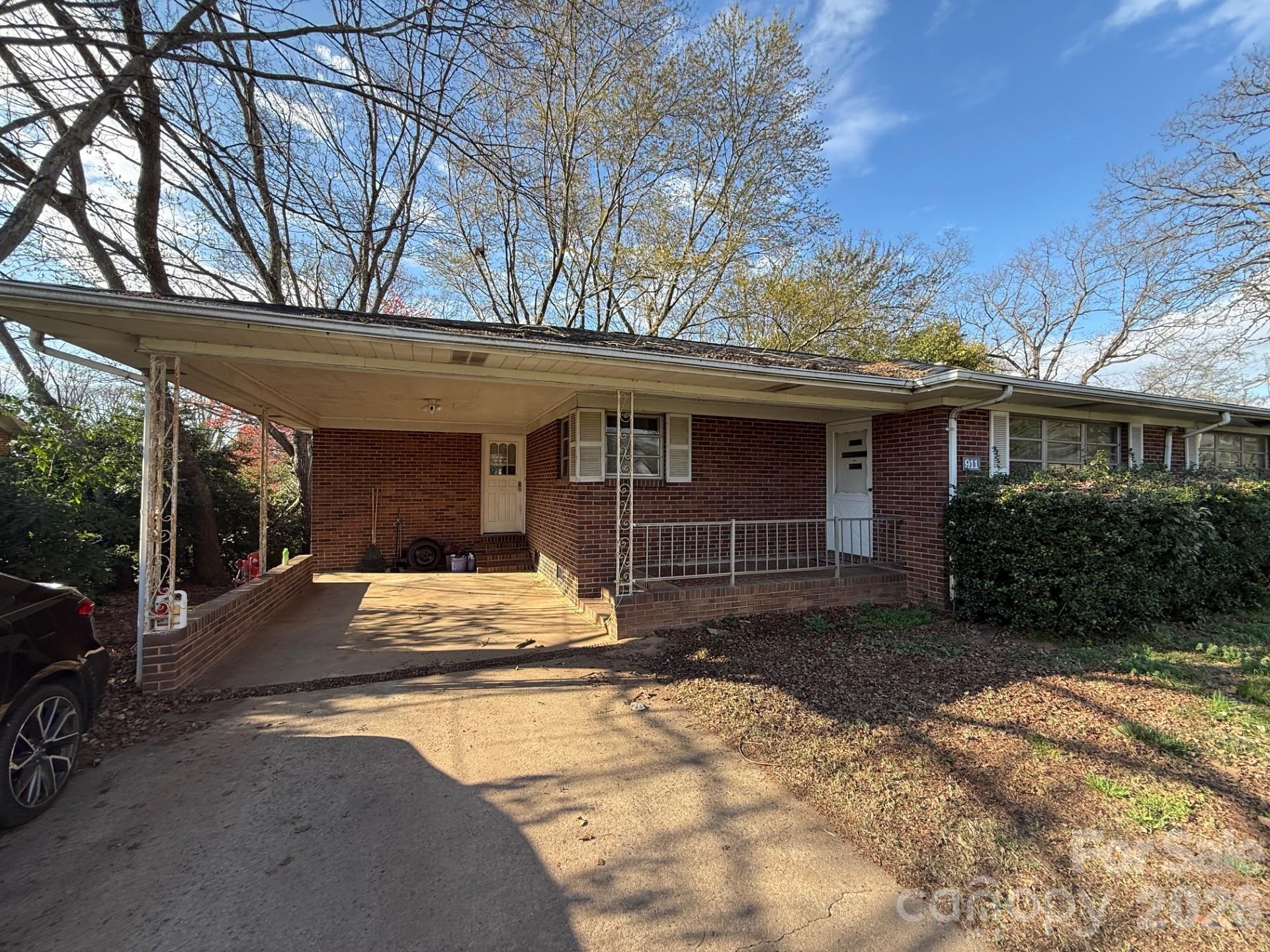 Triplex at 911 Hickory Grove Road, Gastonia, photo 19 of 30