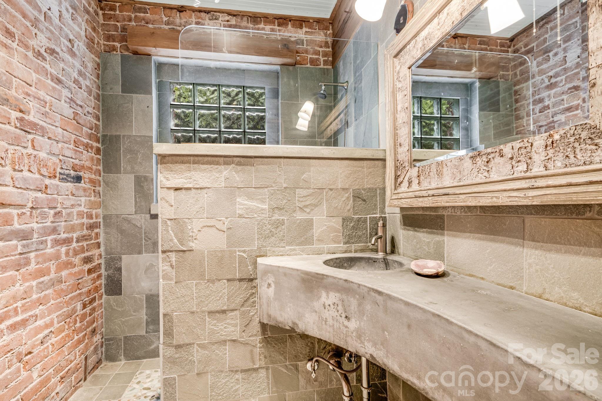 Single Family Residence at 257 Henderson Drive, Hot Springs, photo 16 of 39