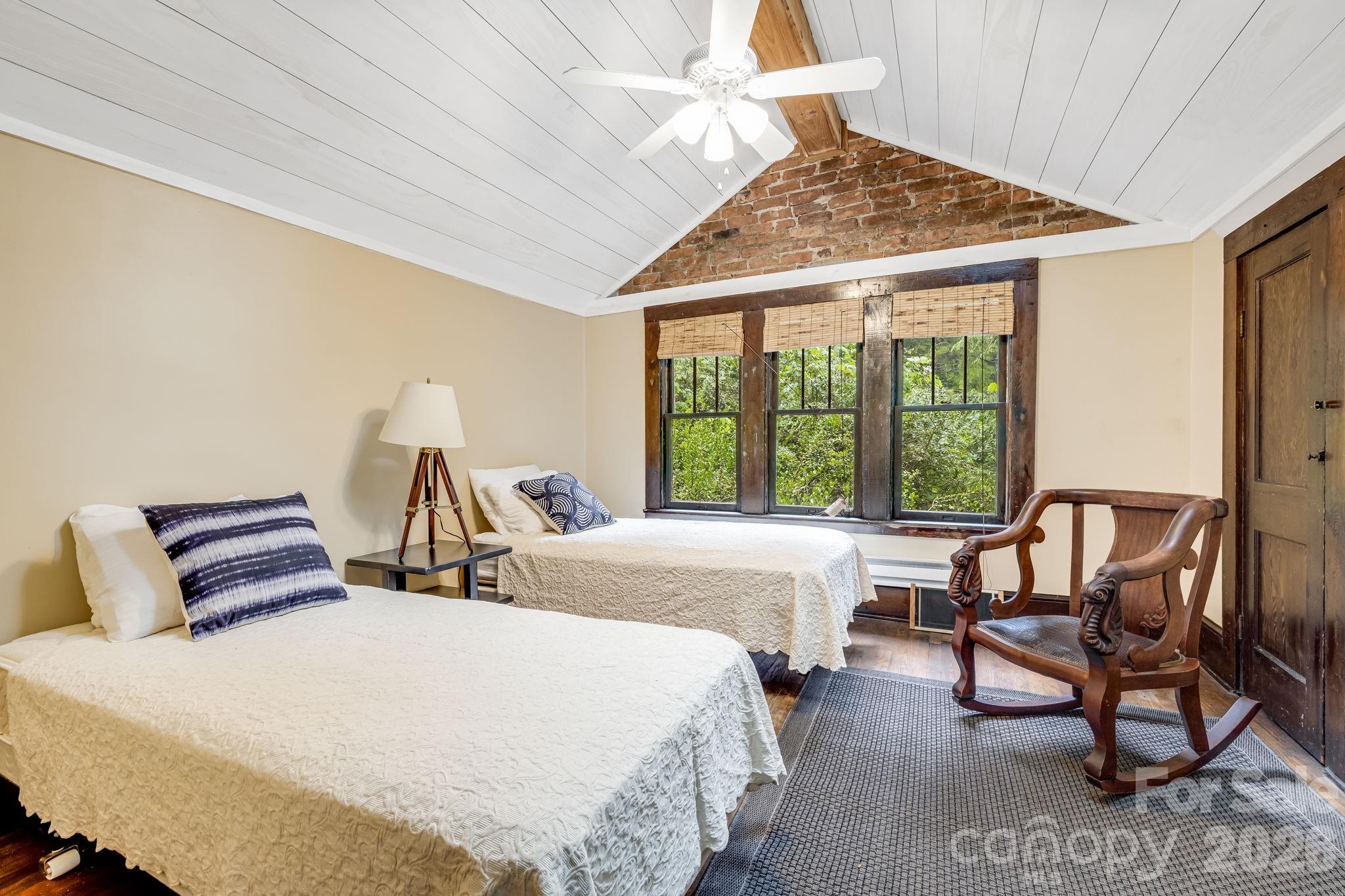 Single Family Residence at 257 Henderson Drive, Hot Springs, photo 22 of 39
