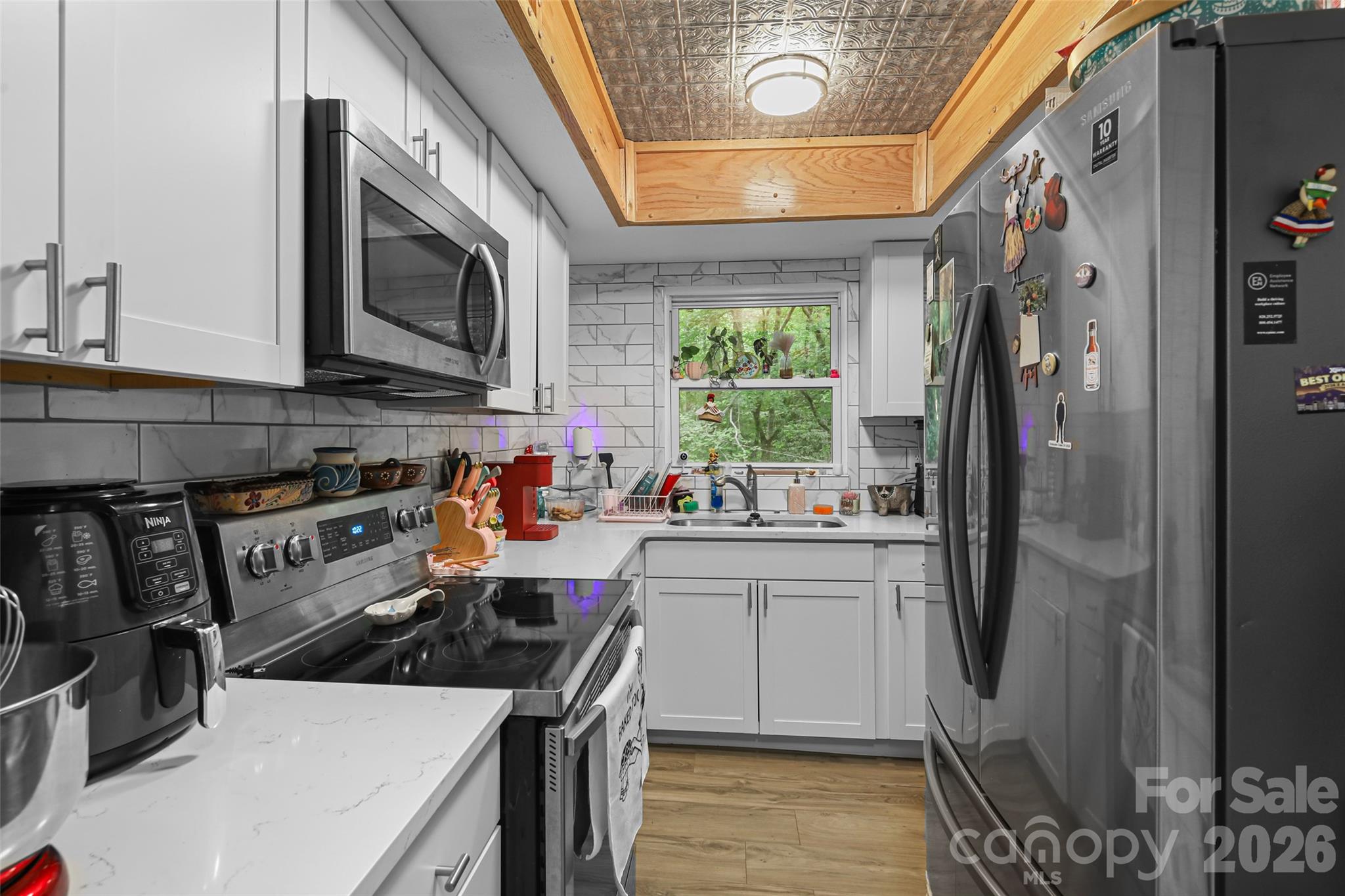 Single Family Residence at 659 Salisbury Road, Hendersonville, photo 5 of 19