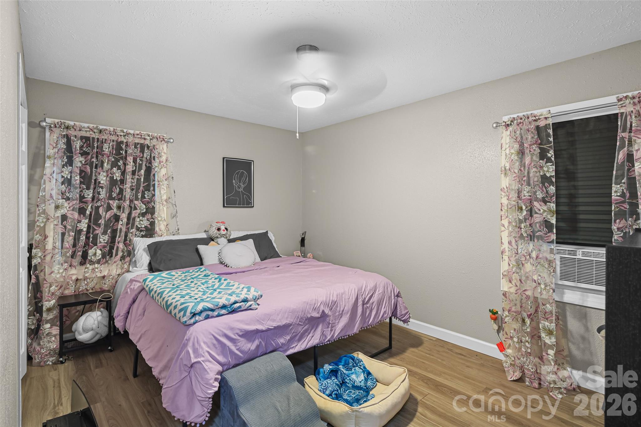 Single Family Residence at 659 Salisbury Road, Hendersonville, photo 6 of 19