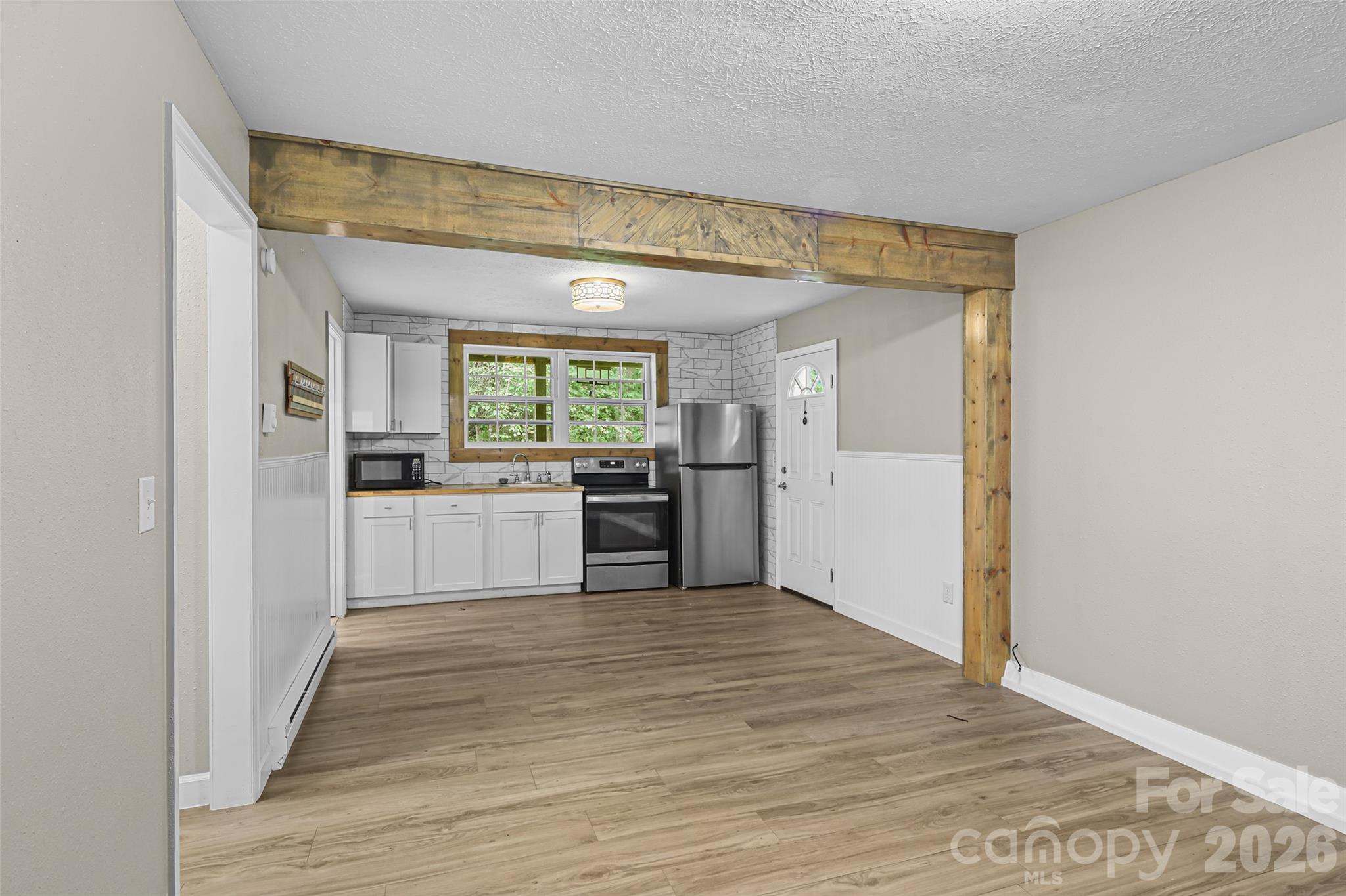 Single Family Residence at 659 Salisbury Road, Hendersonville, photo 9 of 19