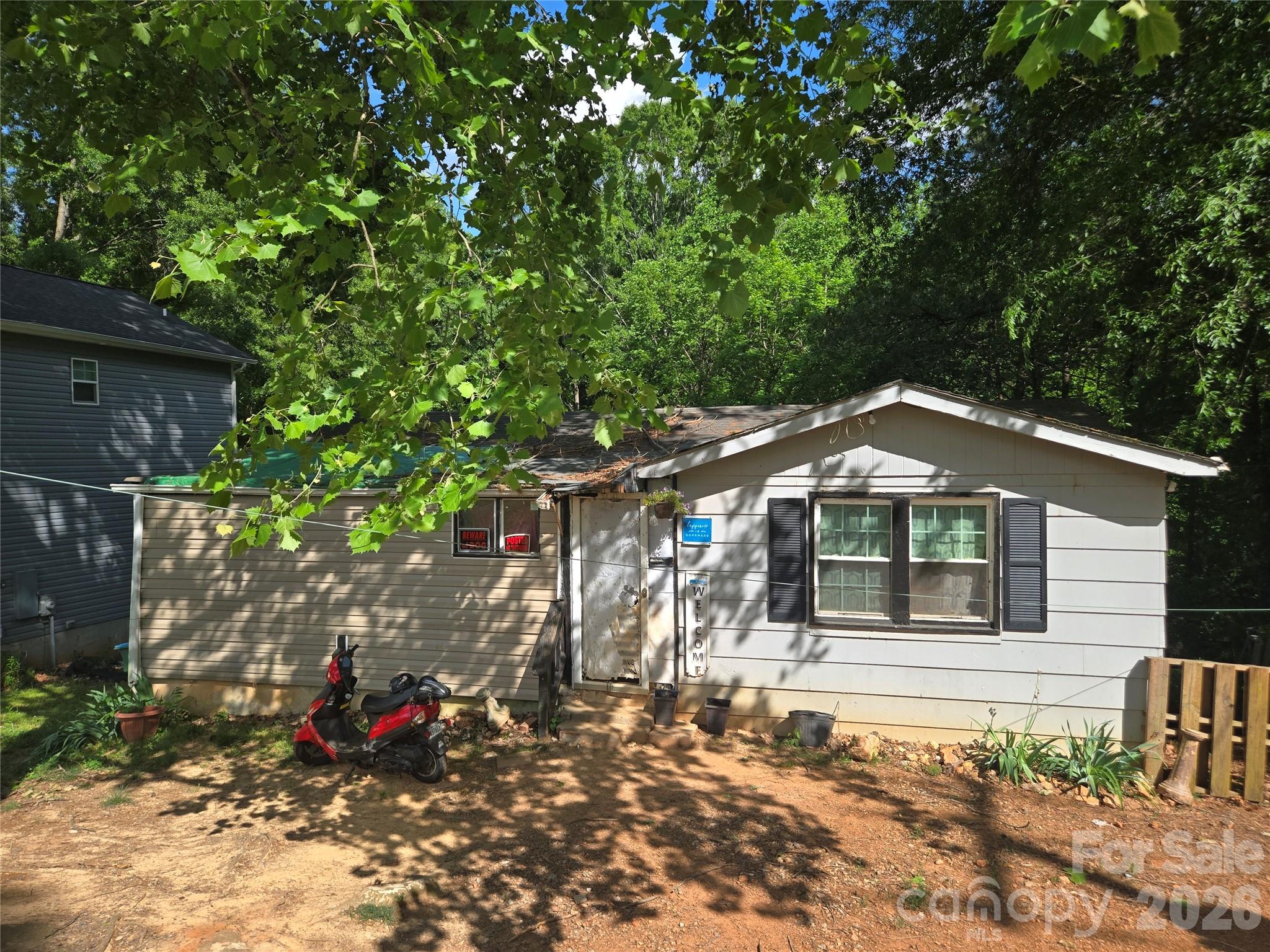 Single Family Residence at 413 S Pinchback Avenue, Bessemer City, photo 2 of 9