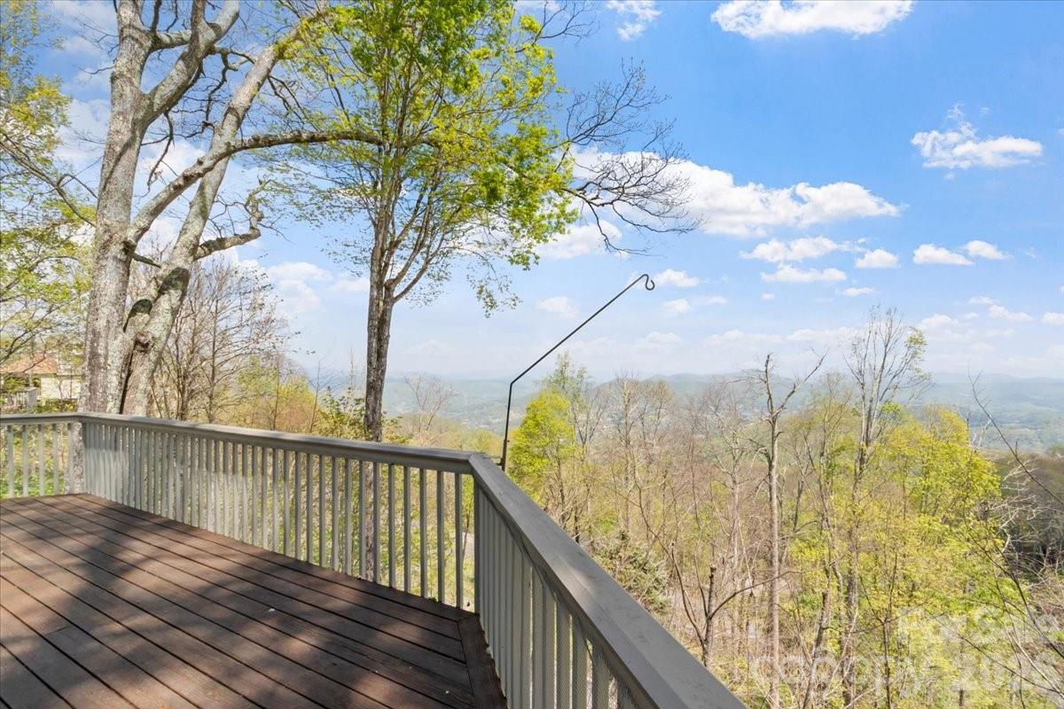Open deck with long-range mountain views - 49 Slickrock Ridge Way S, Burnsville