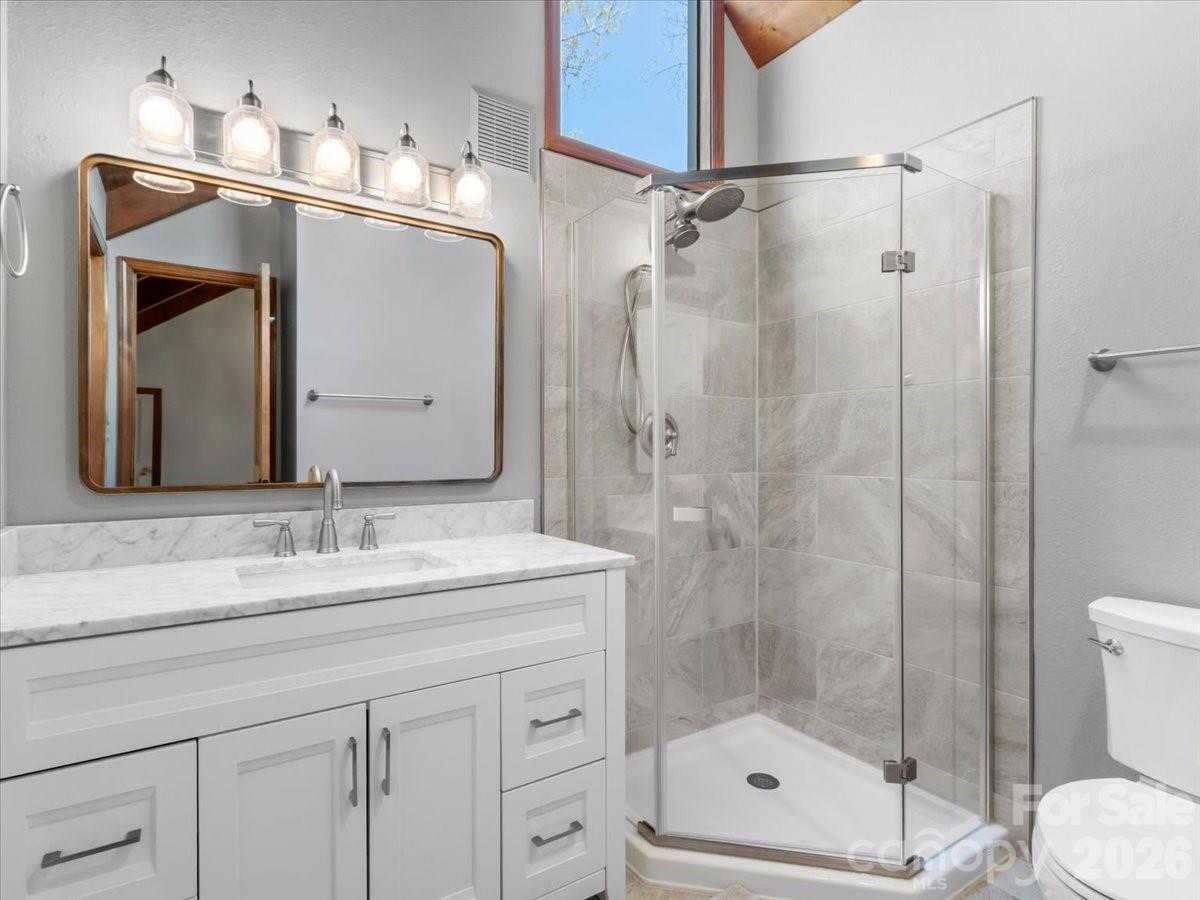 Upper level with full-bath - 49 Slickrock Ridge Way S, Burnsville