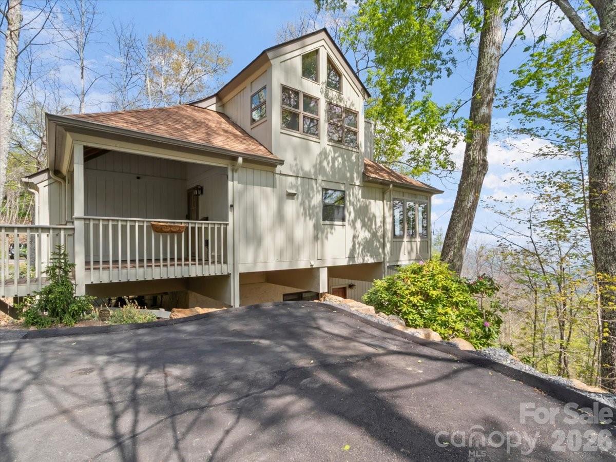 Large parking for two with main level access - 49 Slickrock Ridge Way S, Burnsville