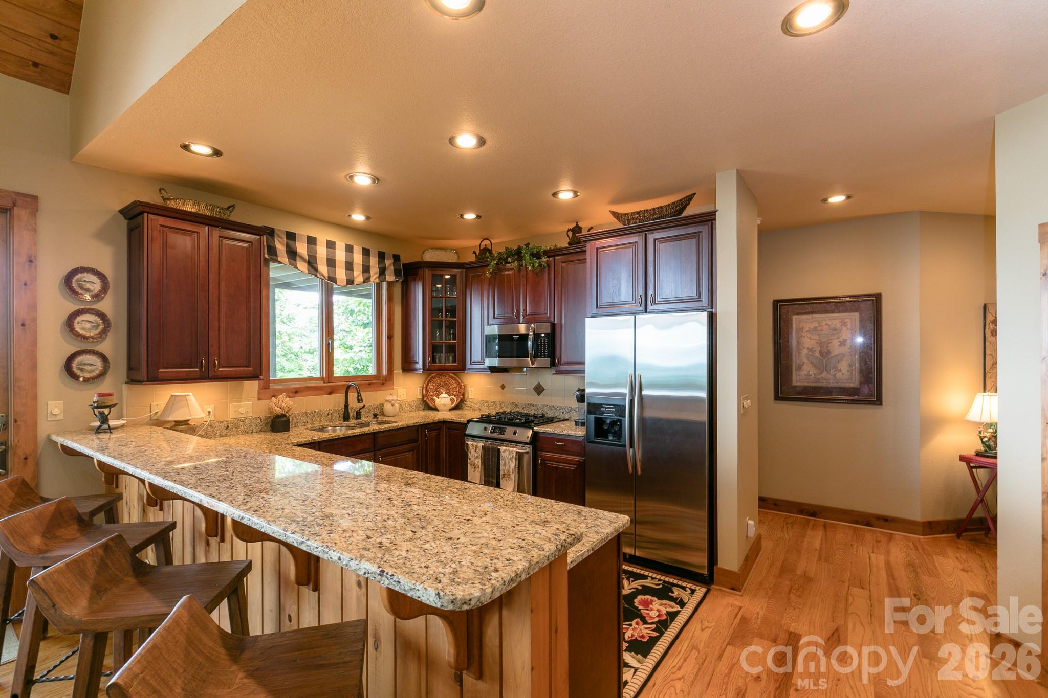 Single Family Residence at 456 Spring House Drive, Burnsville, photo 11 of 45