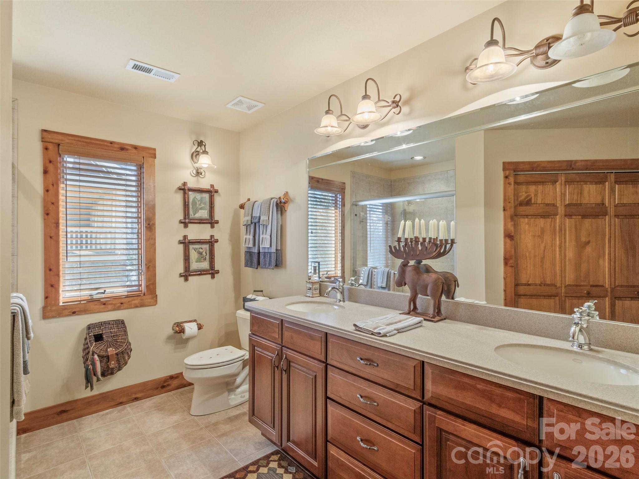 Single Family Residence at 456 Spring House Drive, Burnsville, photo 20 of 45