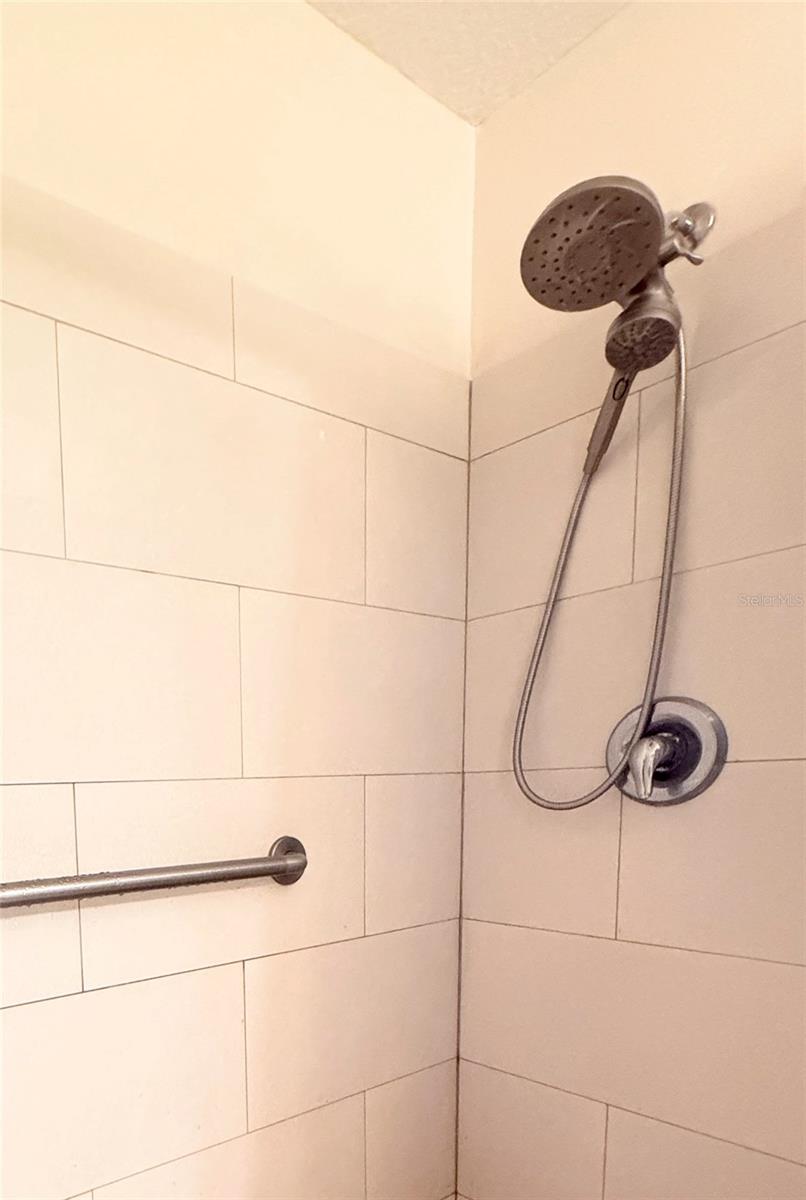 Upgraded Shower - 537 GRAND CANAL DR, POINCIANA