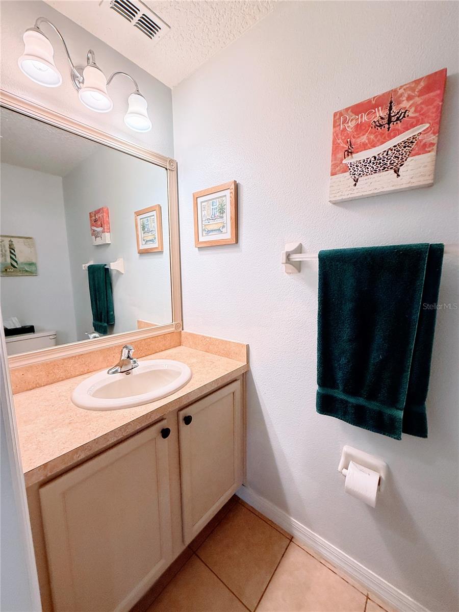 Powder Room - 537 GRAND CANAL DR, POINCIANA