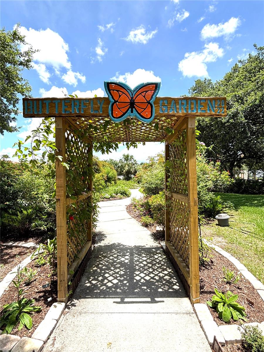 Butterfly garden - 537 GRAND CANAL DR, POINCIANA