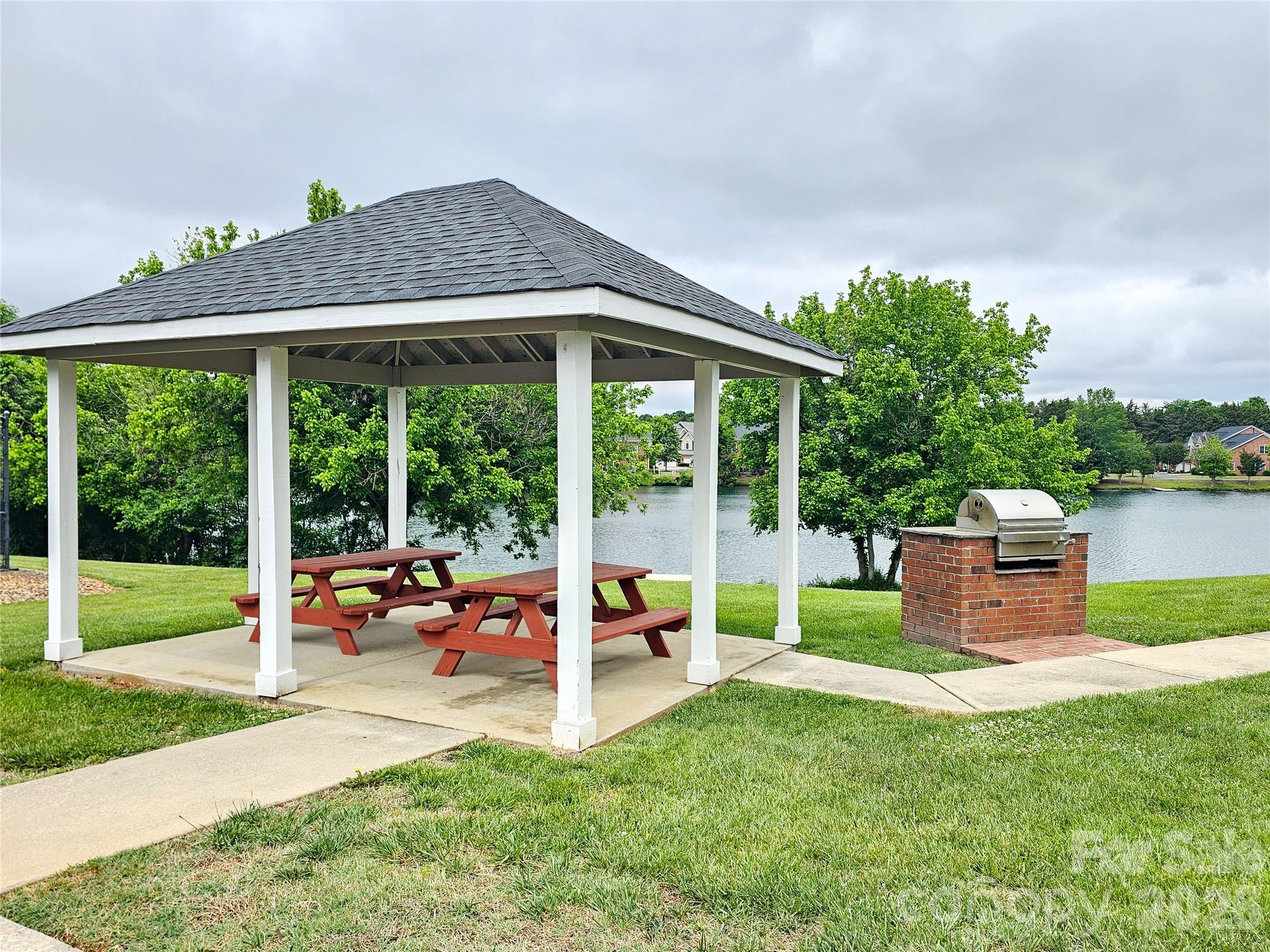 Picnic/grilling area. - 705 Congressional Lane, Fort Mill