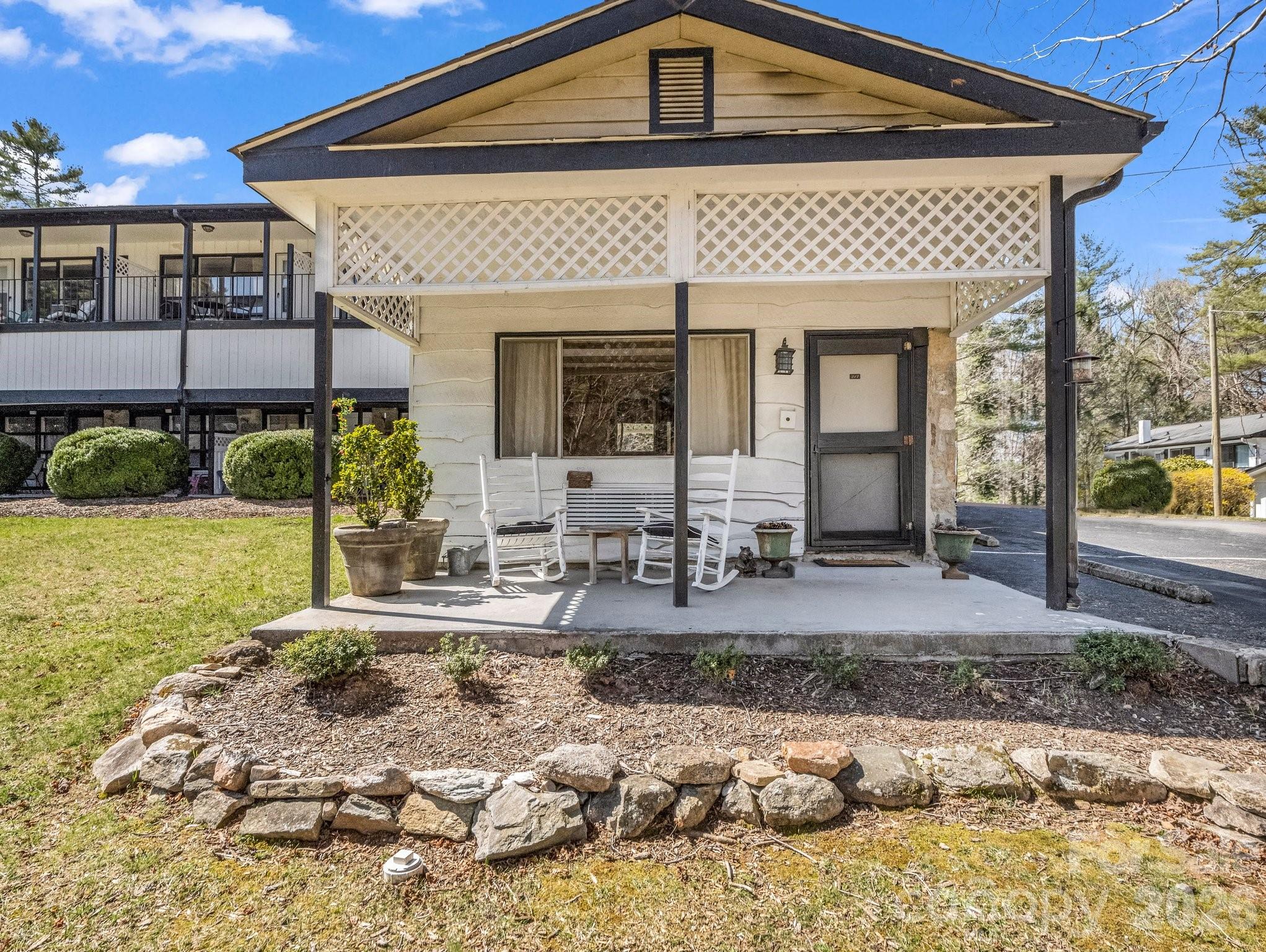 Rhodes Cottage - 140 Old Mill Road, Flat Rock