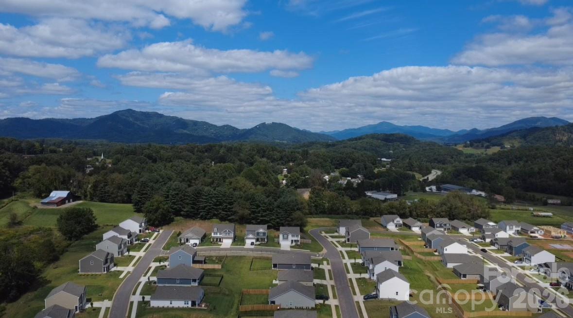Community overview - 33 Ridgehaven Drive, Waynesville