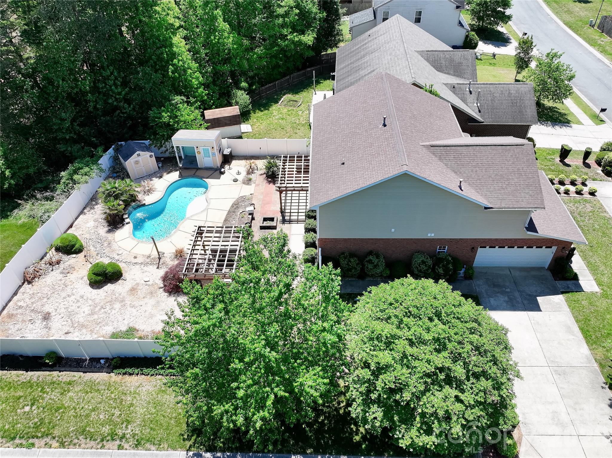 Generous size 2 car garage - 1758 Newland Road, Denver