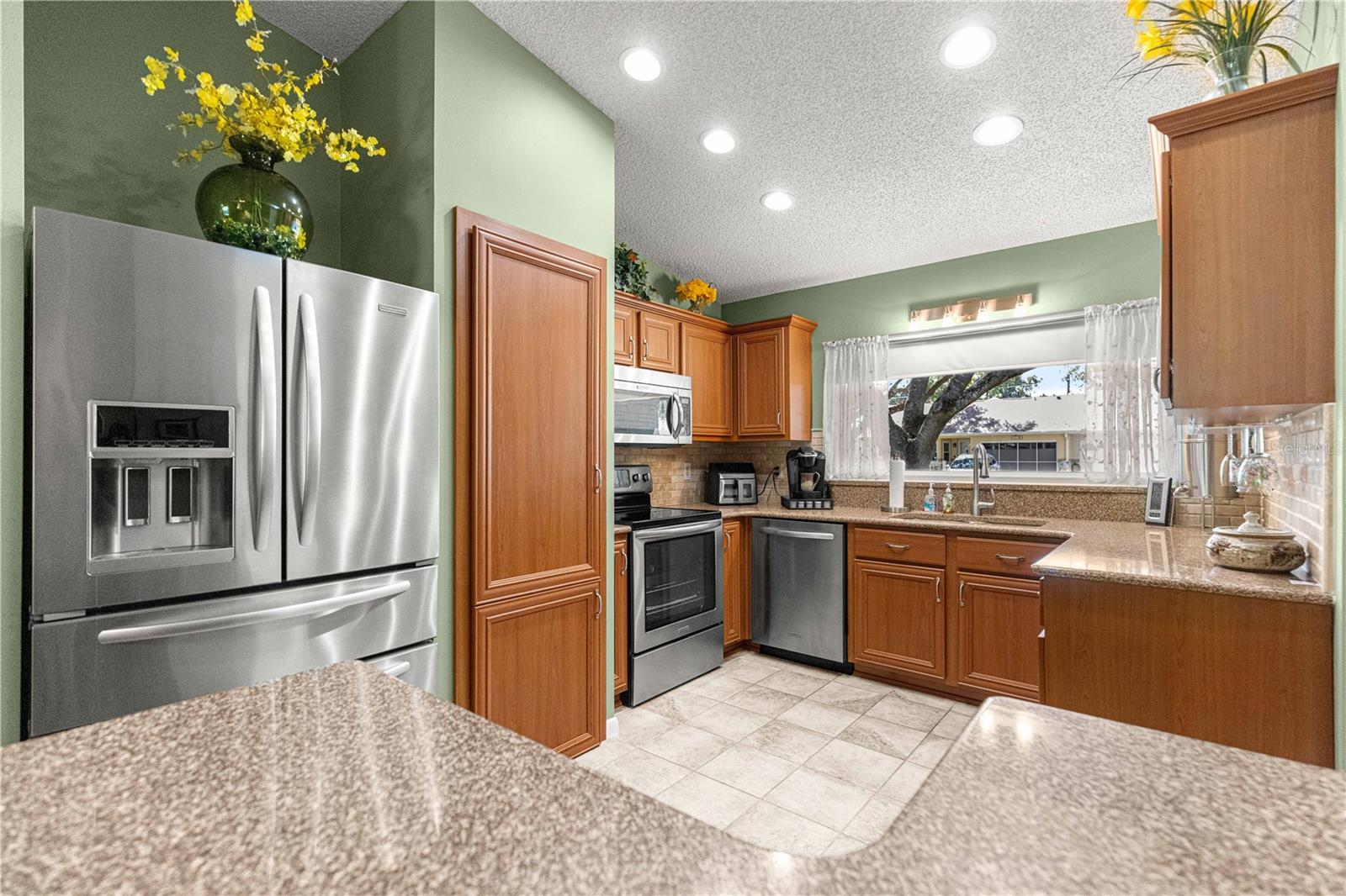 KITCHEN  - NEWER APPLIANCES, CABINETS AND COUNTERTOPS - 9380 SW 84TH TER #C, OCALA