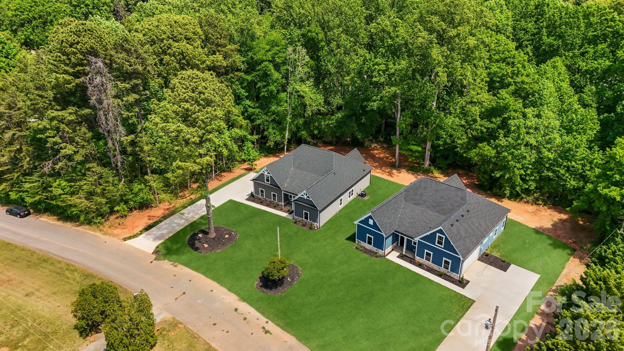 Single Family Residence at 11932 Crabapple Lane, Huntersville, photo 4 of 40