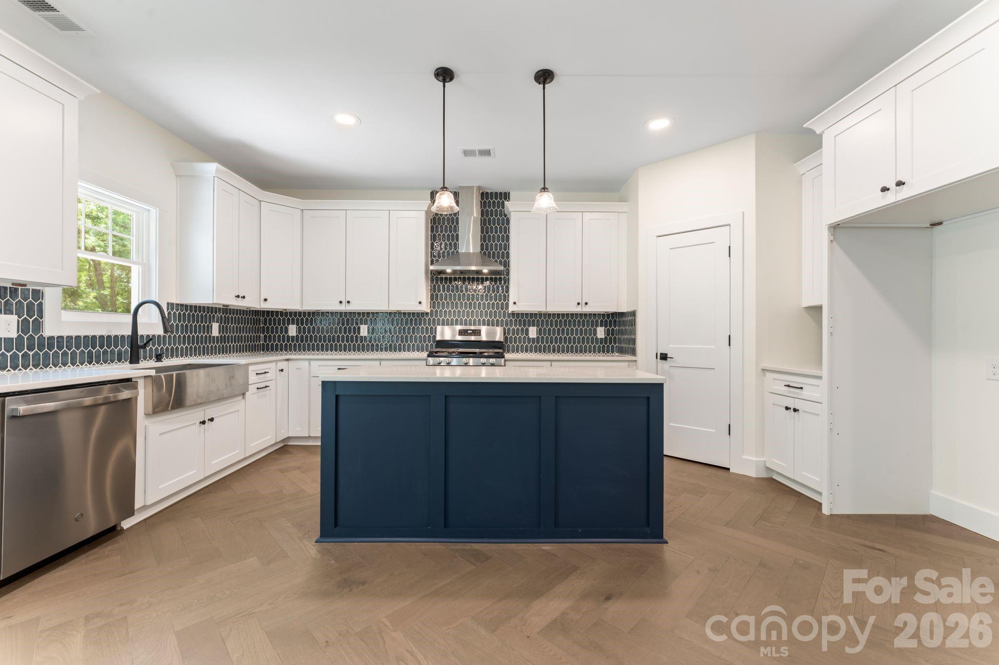 Single Family Residence at 11932 Crabapple Lane, Huntersville, photo 18 of 40