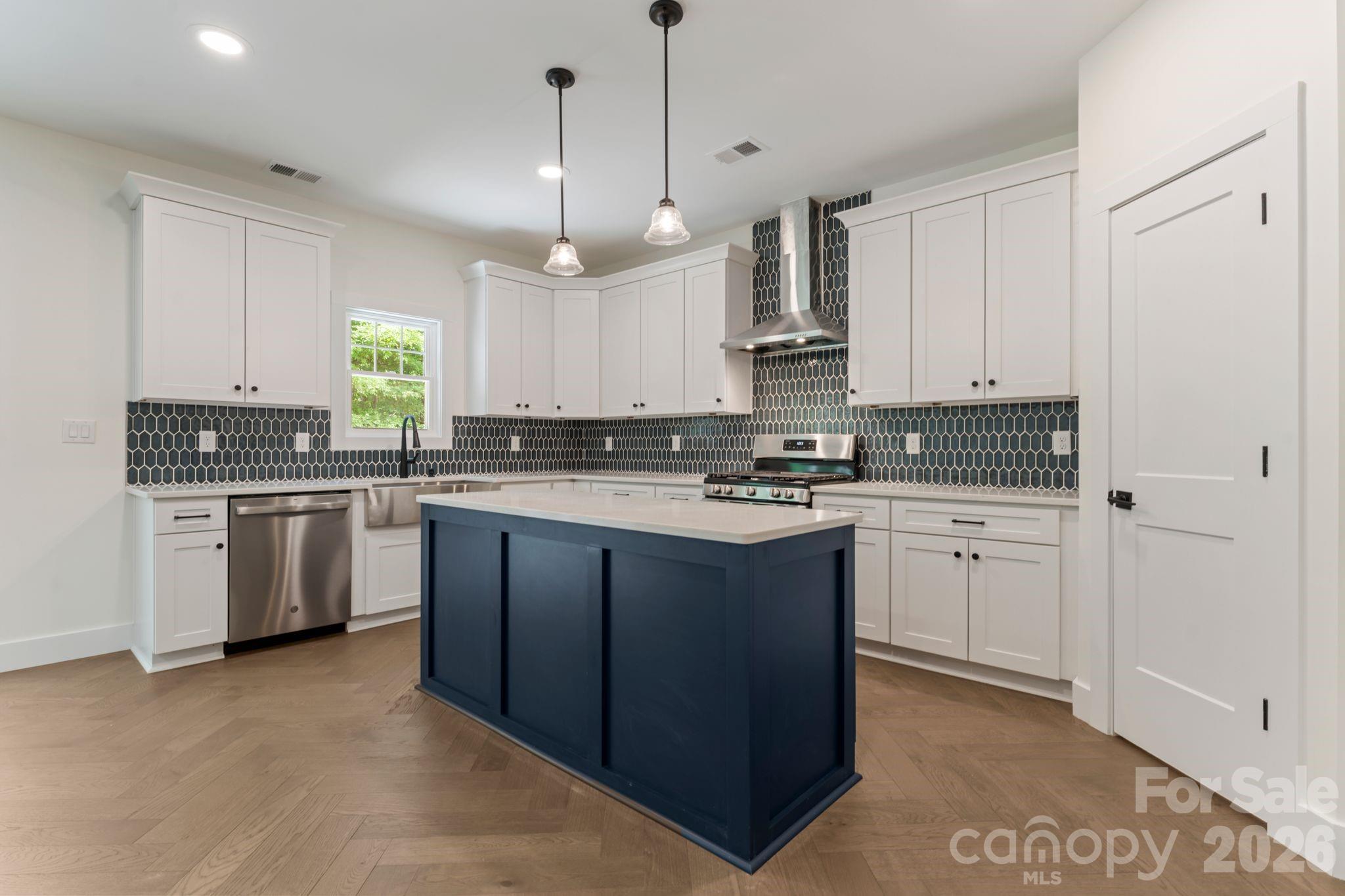 Single Family Residence at 11932 Crabapple Lane, Huntersville, photo 19 of 40