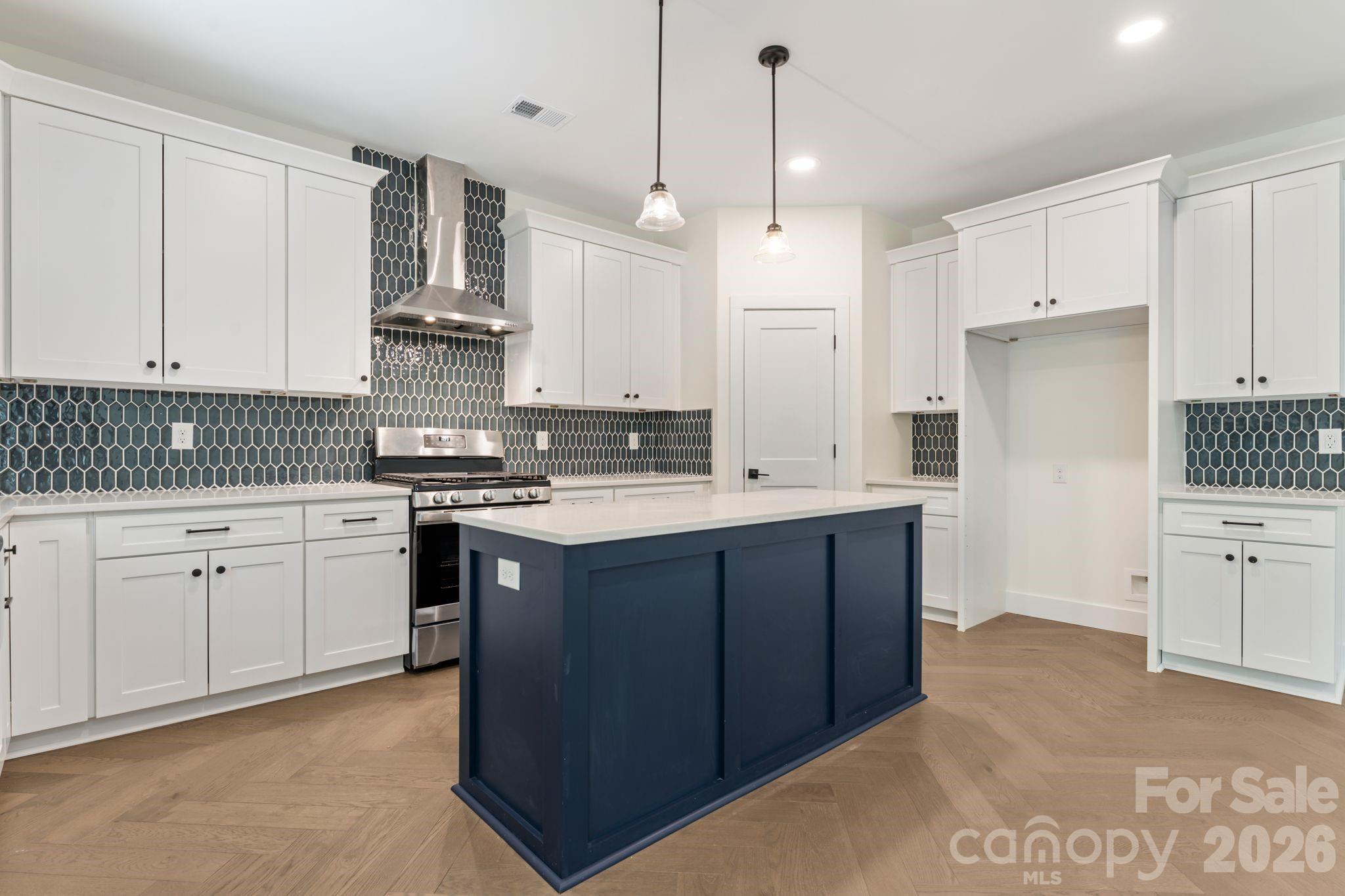 Single Family Residence at 11932 Crabapple Lane, Huntersville, photo 20 of 40