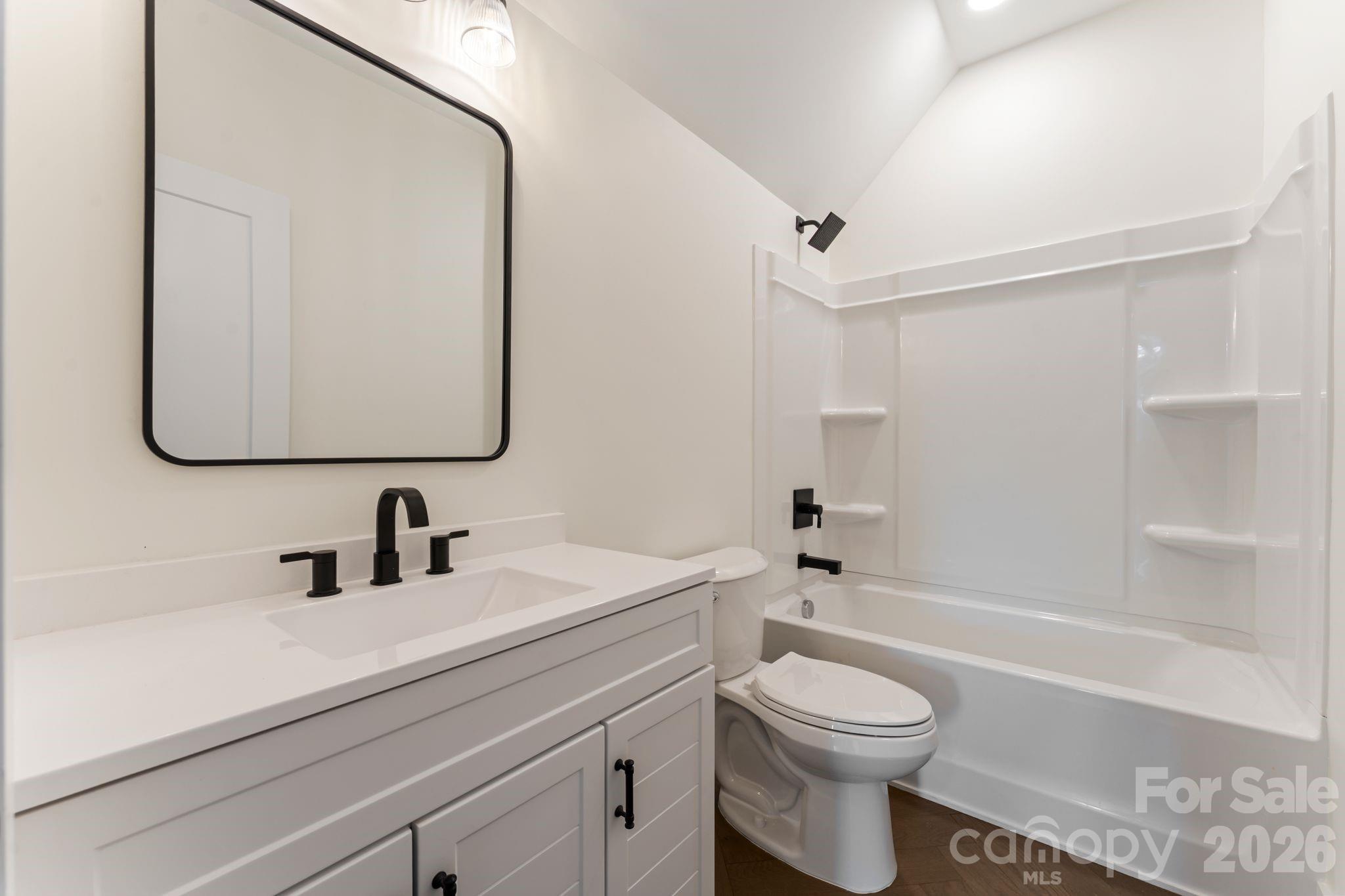 2nd floor full bath - 11932 Crabapple Lane, Huntersville