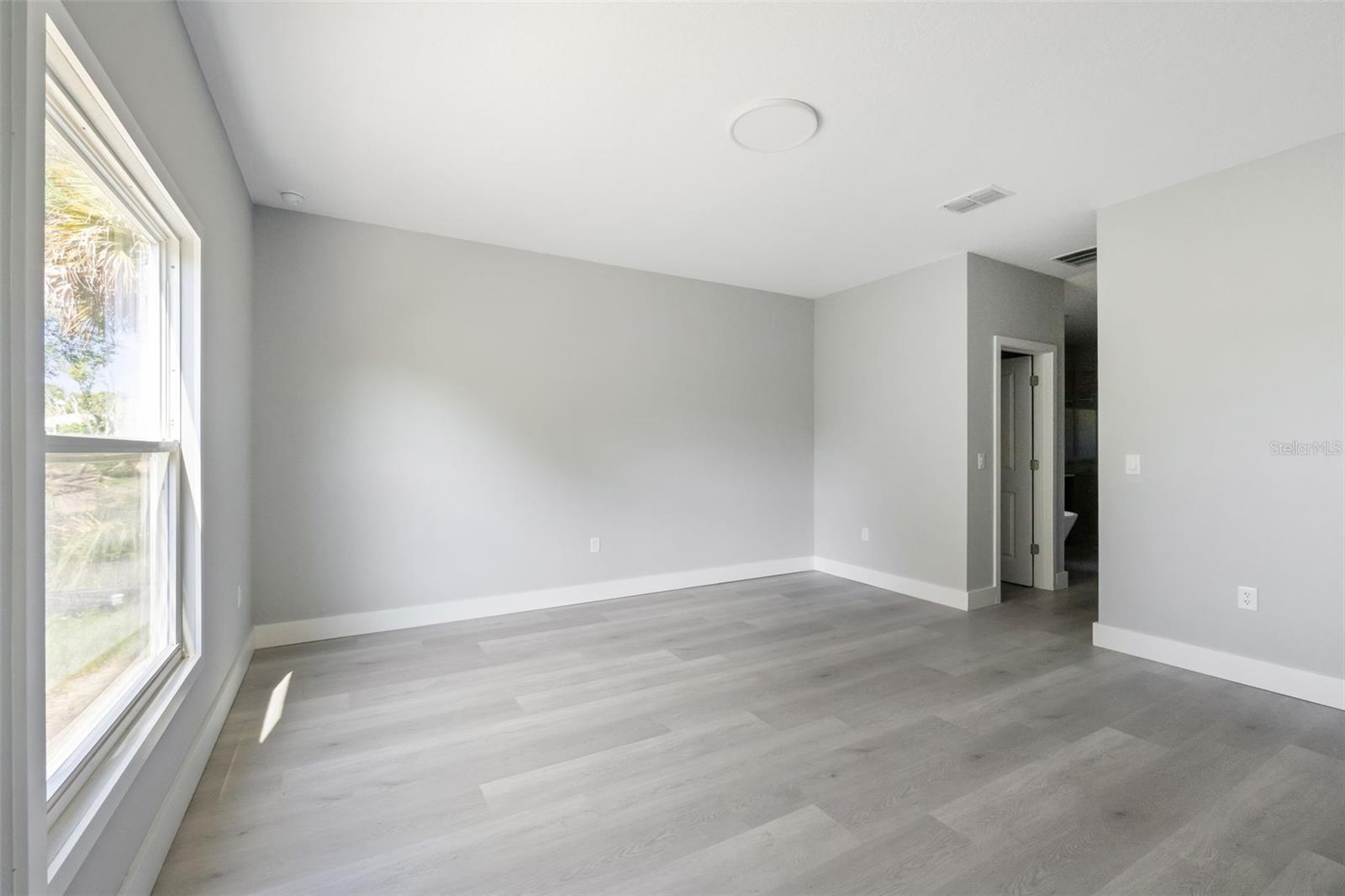 primary view from entry way - 397 NORTH BLVD W, DAVENPORT