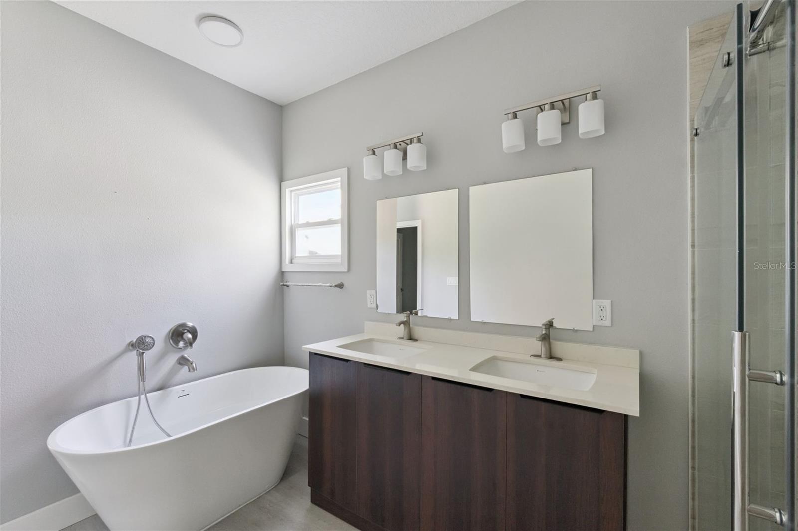 primary bath - 397 NORTH BLVD W, DAVENPORT