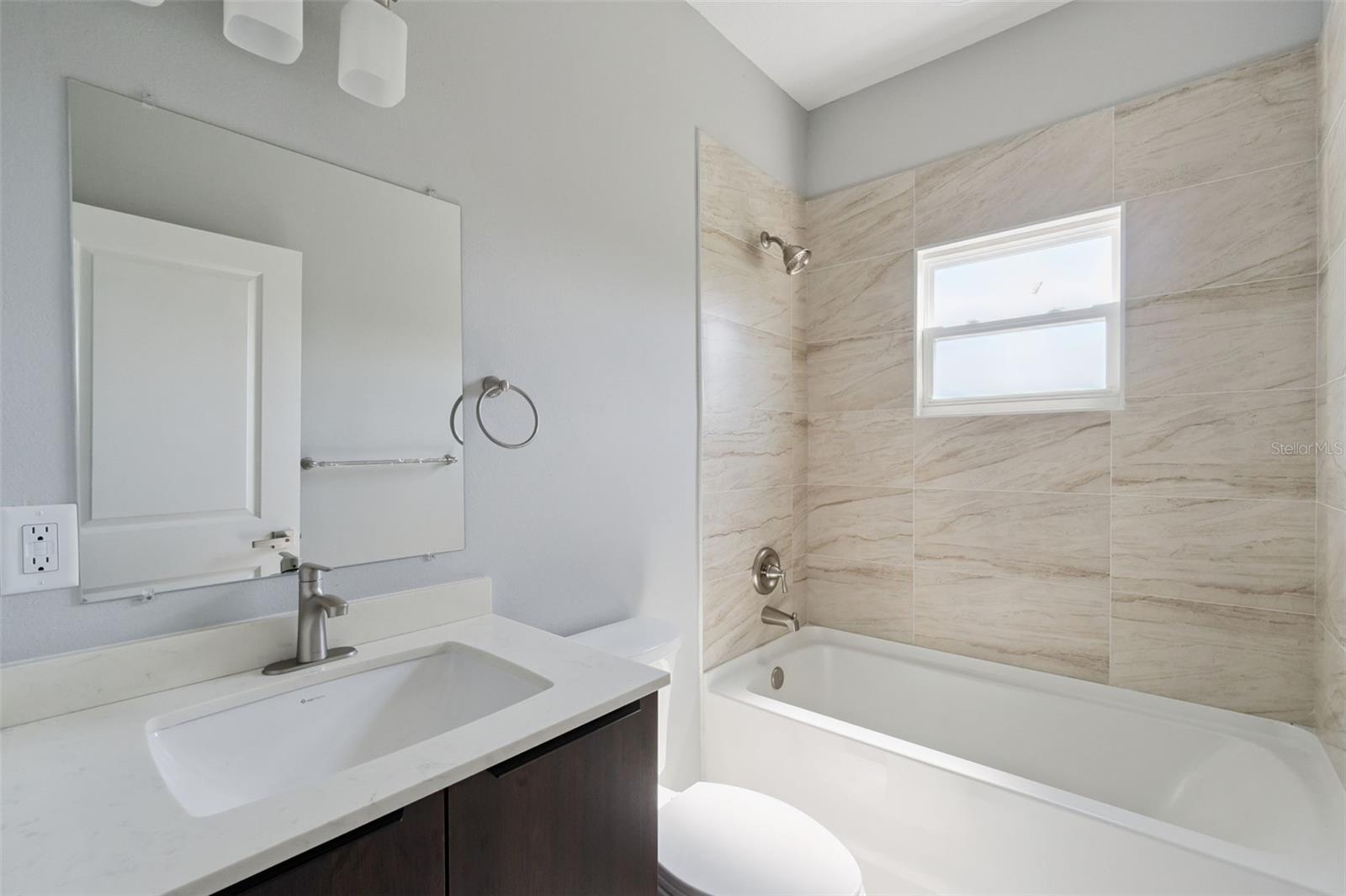 guest bathroom - 397 NORTH BLVD W, DAVENPORT