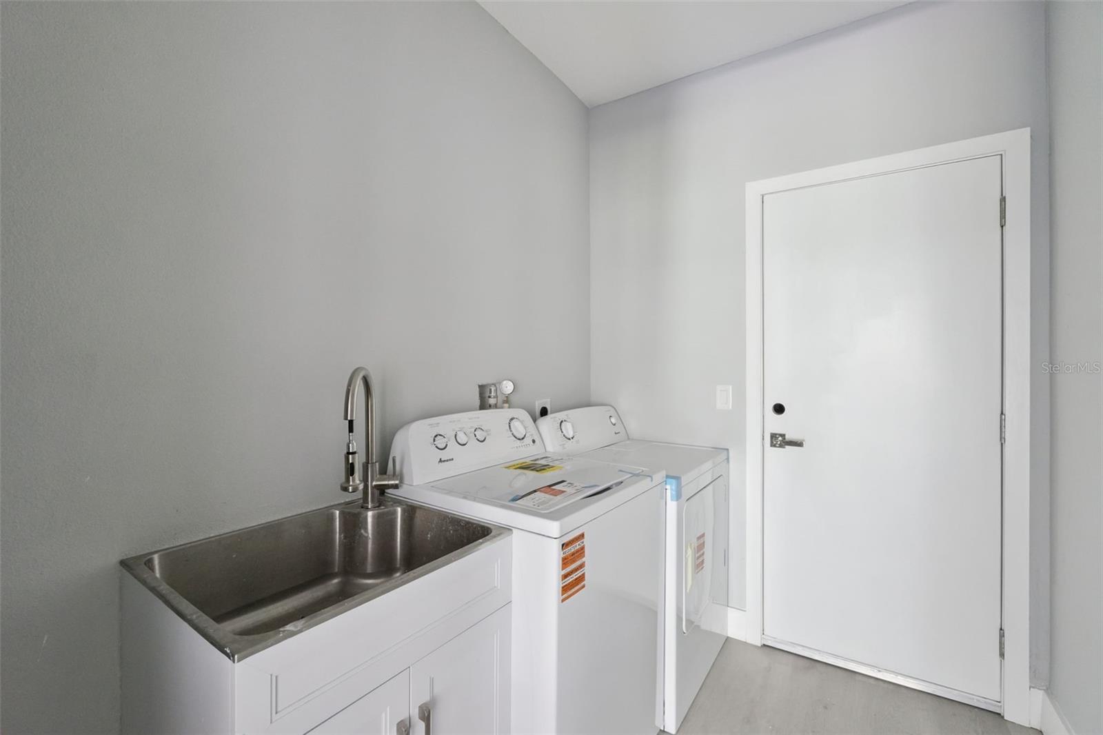 laundry - 397 NORTH BLVD W, DAVENPORT