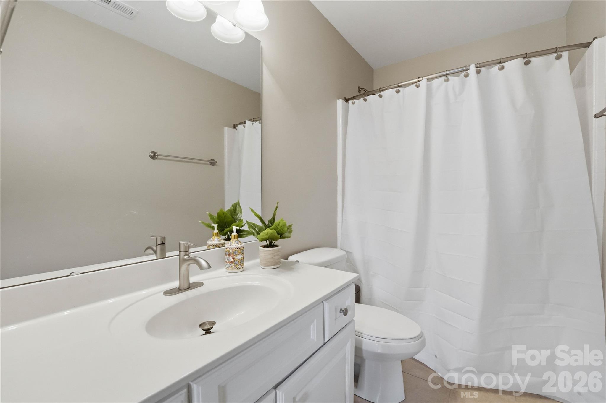 full bathroom on second floor - 5068 Gladiola Way, Tega Cay