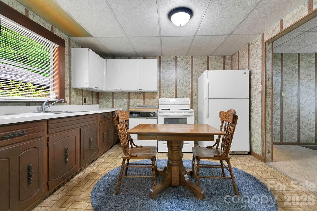 Big Kitchen - 520 Blythe Road, Pisgah Forest