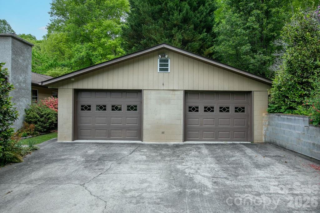 Nice Garage - 520 Blythe Road, Pisgah Forest