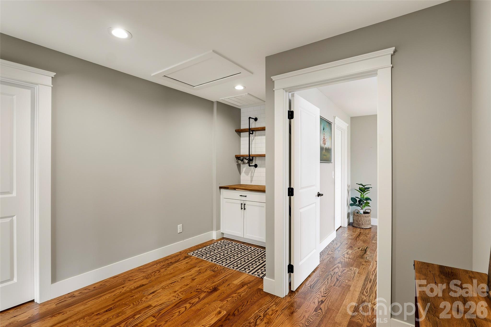 Single Family Residence at 21 Wood Path Lane, Arden, photo 25 of 40