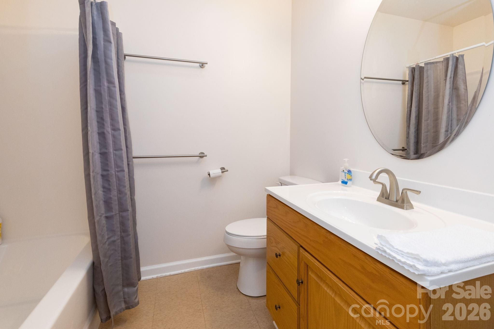 Bottom Level Bathroom - 12 Lila Lane, Clyde